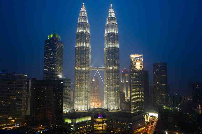 Malesia, settembre 2015. Petronas Towers from the Skybar in KL.