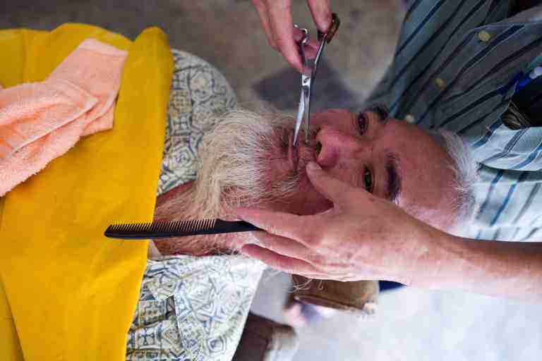 Malesia, settembre 2015. Barber in Malacca.