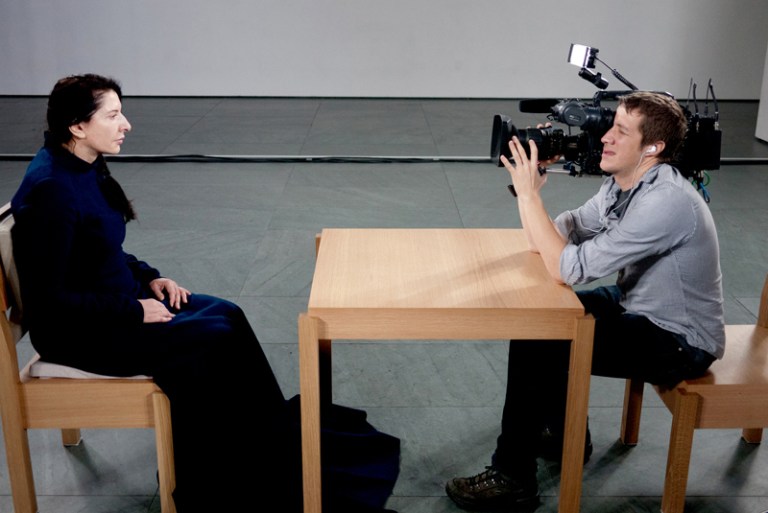 marina-abramovic-the-artist-is-present-di-matthew-akers-usa-2012-5
