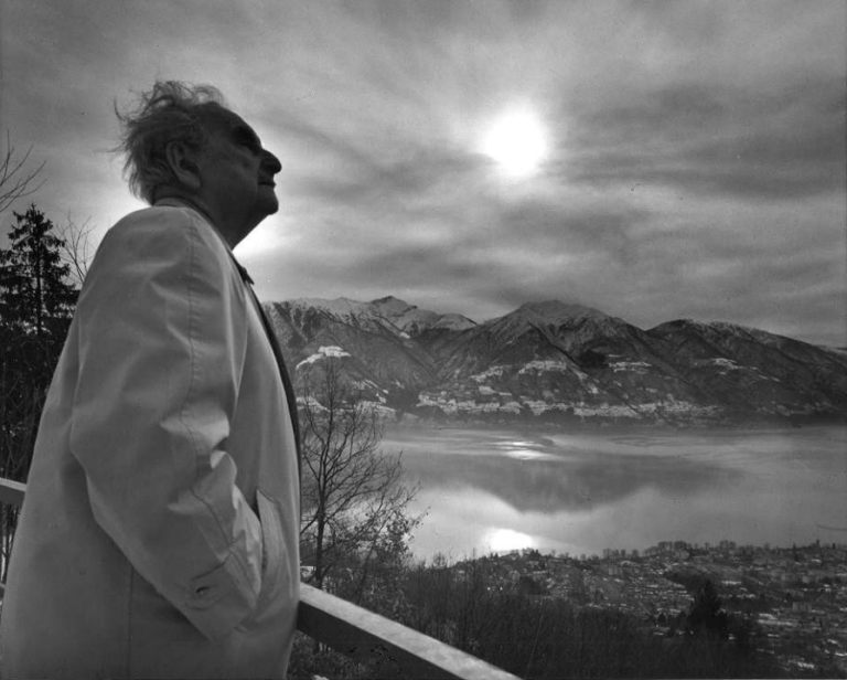 Richard Neutra in his Bucerius House. Photo credit: Martin Hesse. 